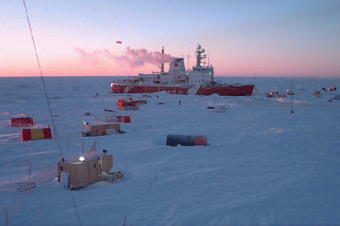 [Image of Des Groseilliers at SHEBA ice camp]